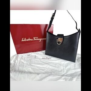 Authentic Salvatore Ferragamo Women's Shoulder Bag Gancini Leather Like New